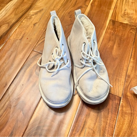 Ugg white suede Neumel chukka ankle boots. Size 9 - Picture 1 of 2